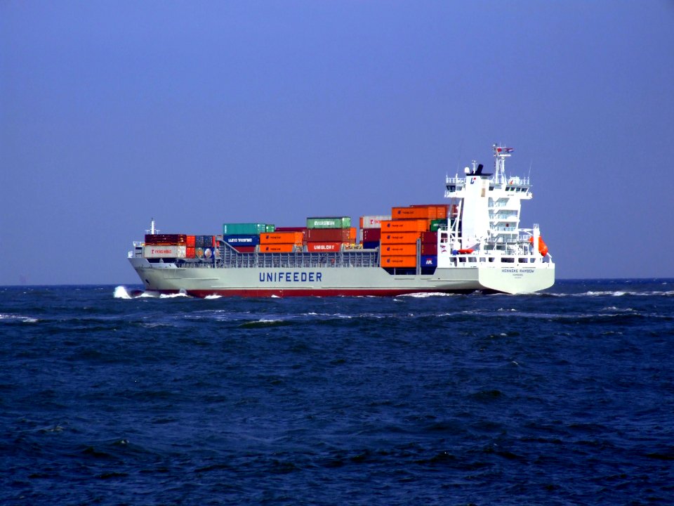 Henneke Rambow p3 leaving Port of Rotterdam 19-Apr-2007