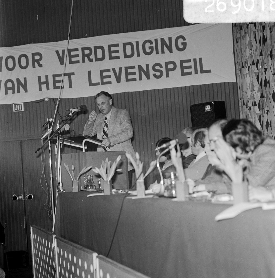 Henk Hoekstra tijdens toespraak, Bestanddeelnr 926-9018