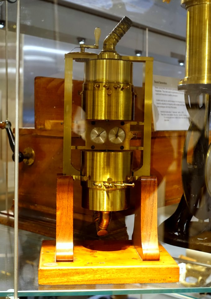 Helmholtz double siren, F. Sauerwald, Berlin, c. 1870 - Putnam Gallery - Harvard University - DSC08074