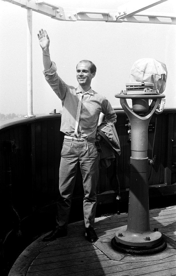 Henk van Ulsen (toneelspeler) naar Amerika vertrokken met motorschip Herres, Bestanddeelnr 916-6558