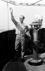 Henk van Ulsen (toneelspeler) naar Amerika vertrokken met motorschip Herres, Bestanddeelnr 916-6558