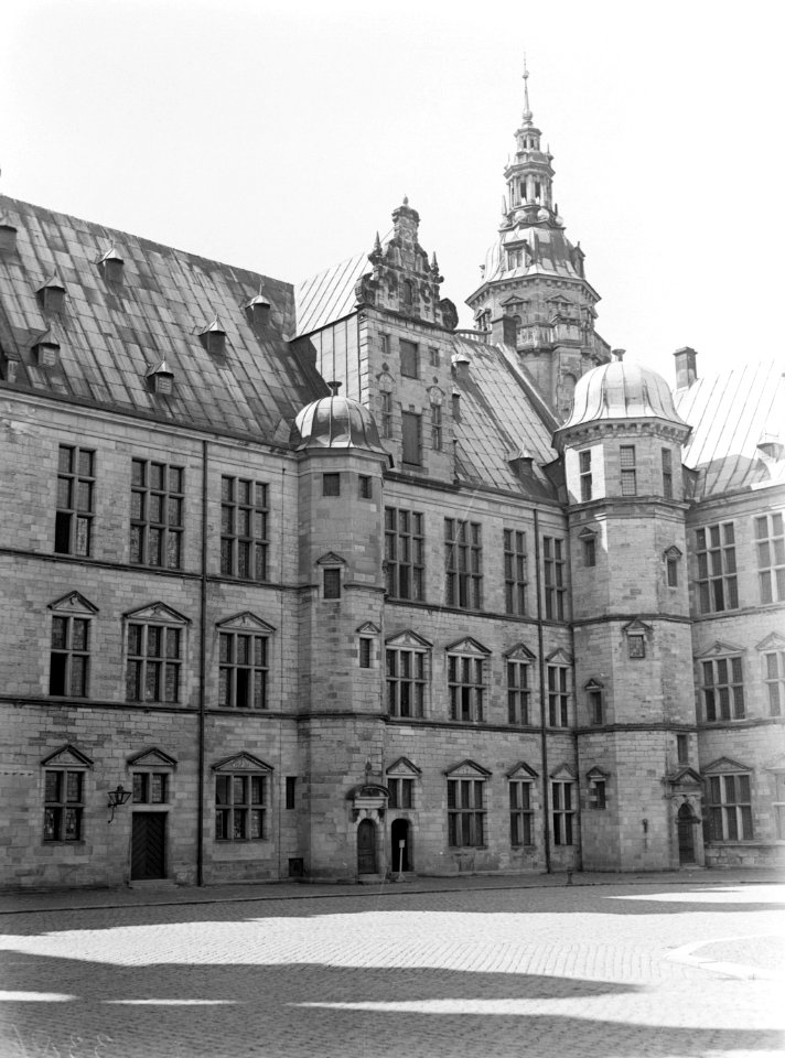 Helsingør. Binnenplaats van het renaissance kasteel Kronborg met het gezicht op , Bestanddeelnr 189-0586