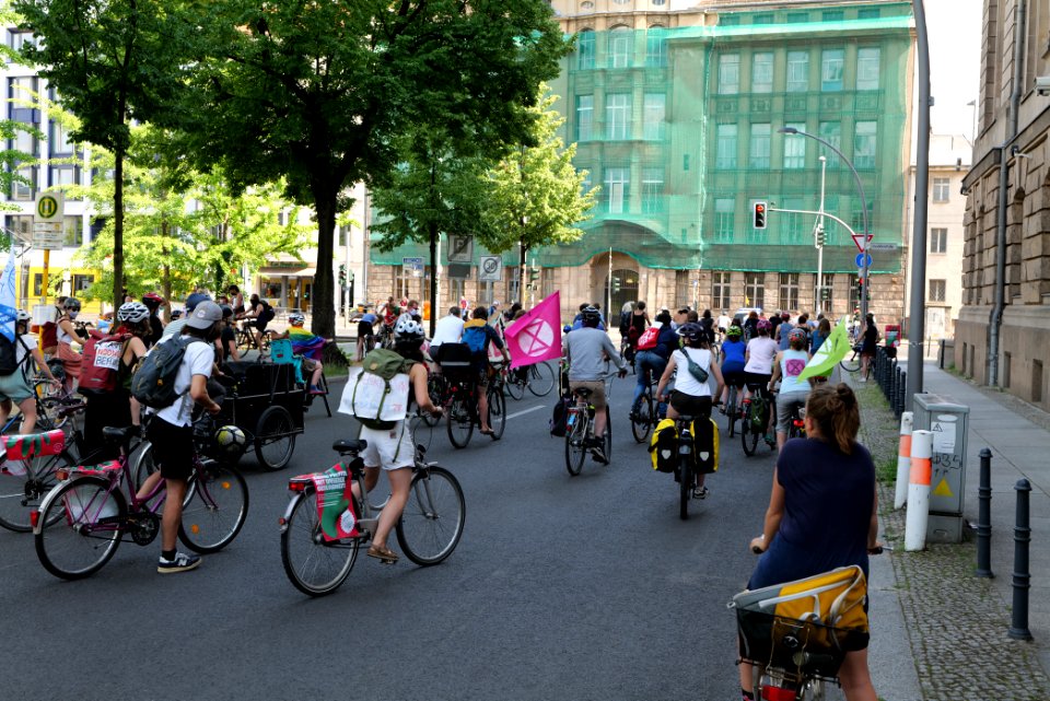 Healthcare protest Invalidenpark to SenGPG Berlin 2020-06-17 03
