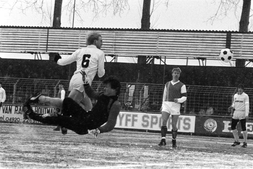 Helmond Sport tegen Feyenoord Hoekstra scoort, keeper Van de Meyden mist, Bestanddeelnr 932-8397