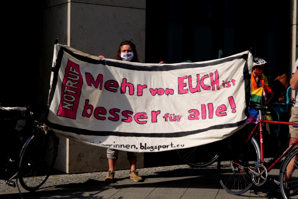 Healthcare protest Invalidenpark to SenGPG Berlin 2020-06-17 35