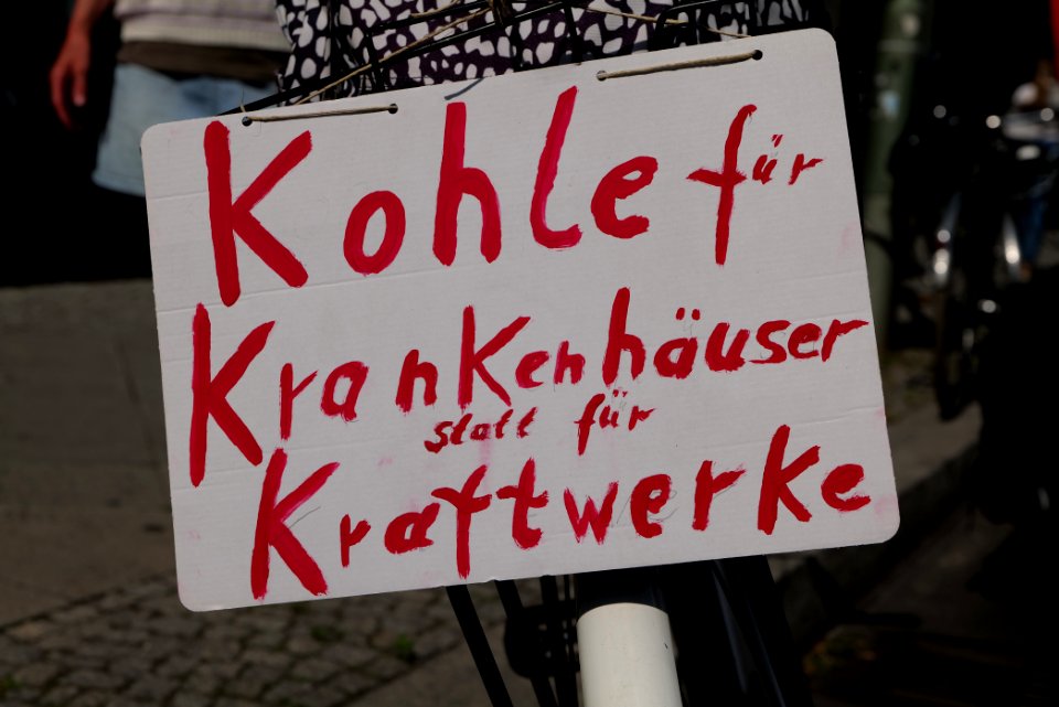 Healthcare protest Invalidenpark to SenGPG Berlin 2020-06-17 21