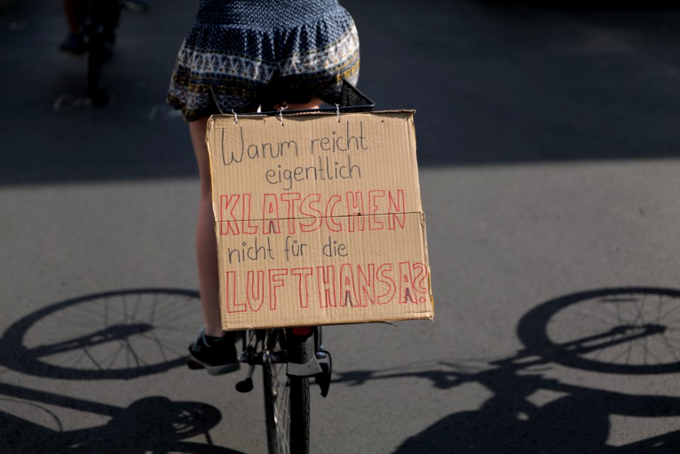 Healthcare protest Invalidenpark to SenGPG Berlin 2020-06-17 14