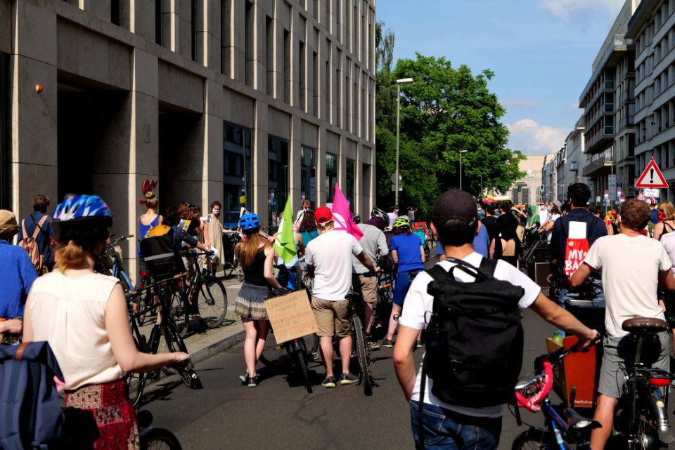 Healthcare protest Invalidenpark to SenGPG Berlin 2020-06-17 33