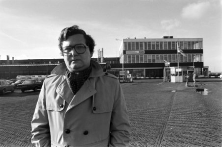 Henk Vos voor de Fordfabriek in Amsterdam, Bestanddeelnr 931-8118