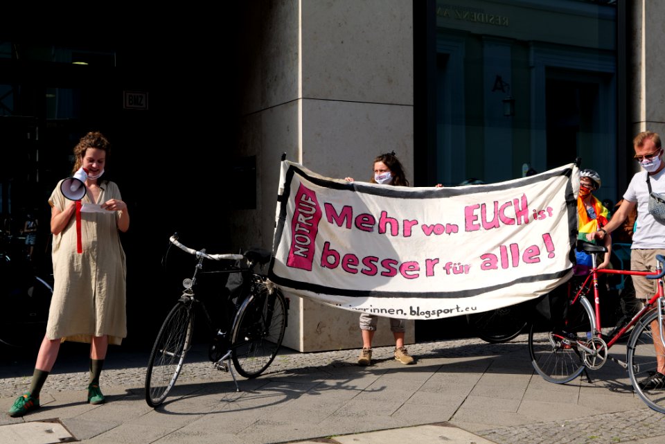 Healthcare protest Invalidenpark to SenGPG Berlin 2020-06-17 37