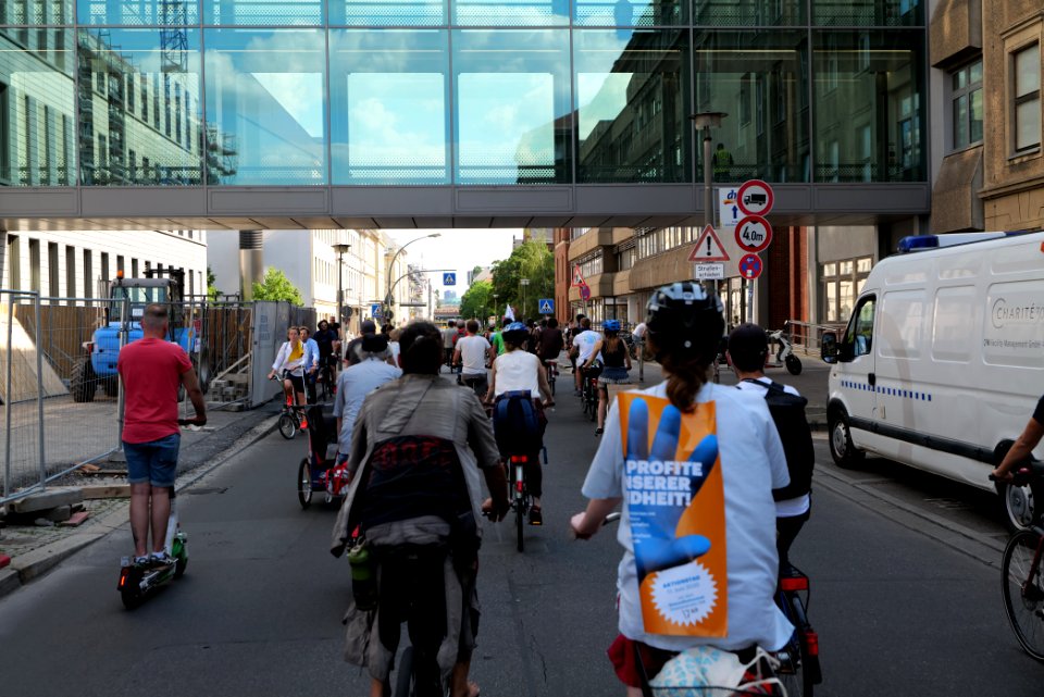 Healthcare protest Invalidenpark to SenGPG Berlin 2020-06-17 10