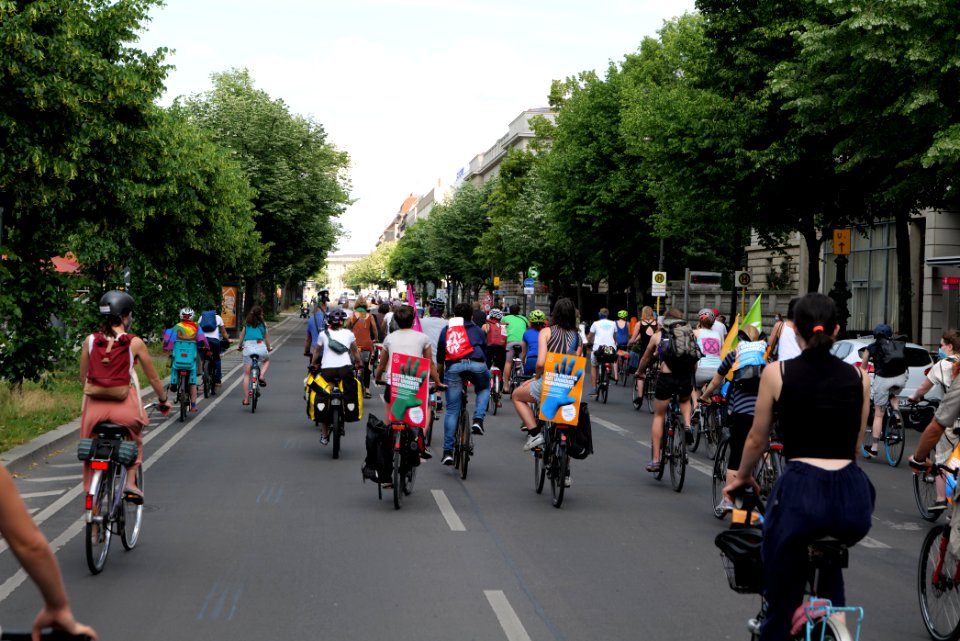 Healthcare protest Invalidenpark to SenGPG Berlin 2020-06-17 45