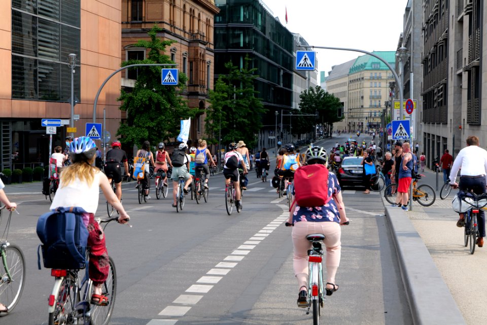 Healthcare protest Invalidenpark to SenGPG Berlin 2020-06-17 40