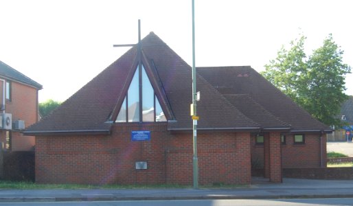 Hedge End United Reformed Church, St John's Road, Hedge End (May 2019) (3)