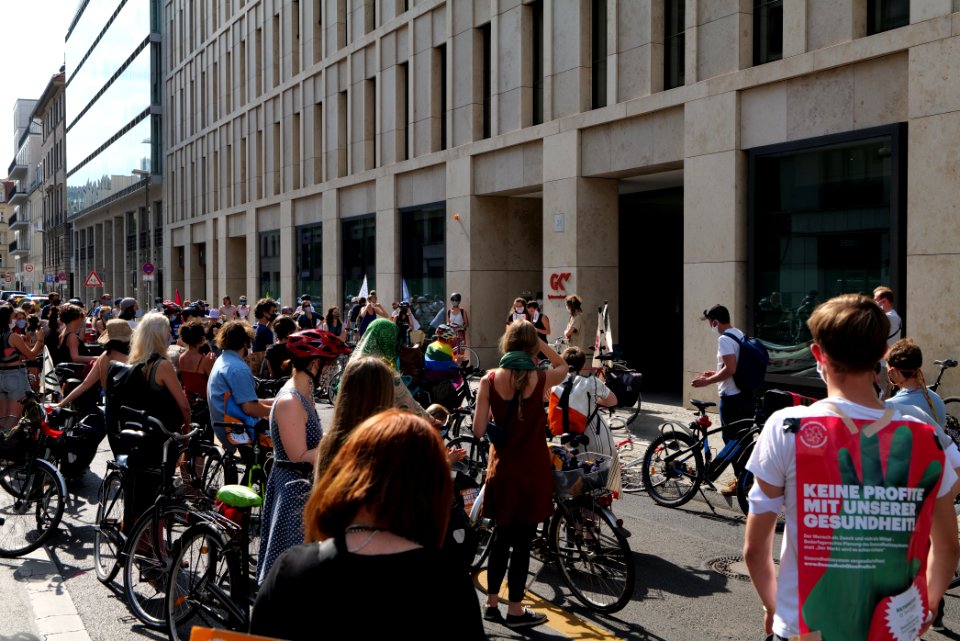 Healthcare protest Invalidenpark to SenGPG Berlin 2020-06-17 26