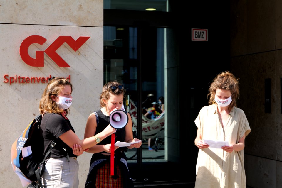 Healthcare protest Invalidenpark to SenGPG Berlin 2020-06-17 18