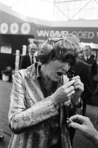 Hedy dAncona opent Arbo 82 in RAI in Amsterdam over veiligheid, gezondheid enz. , Bestanddeelnr 932-1230