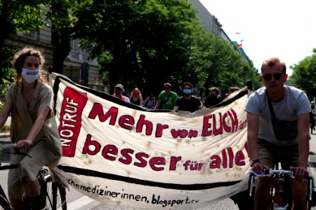 Healthcare protest Invalidenpark to SenGPG Berlin 2020-06-17 46