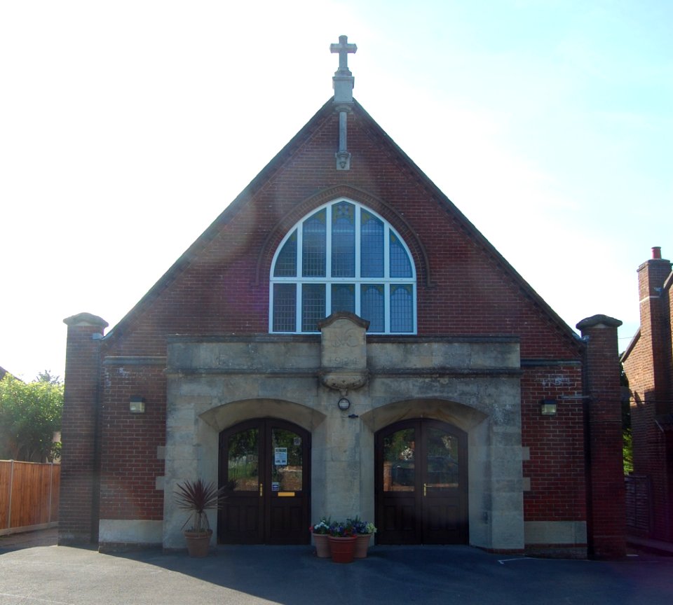 Hedge End Methodist Church, St John's Road, Hedge End (May 2019) (1)