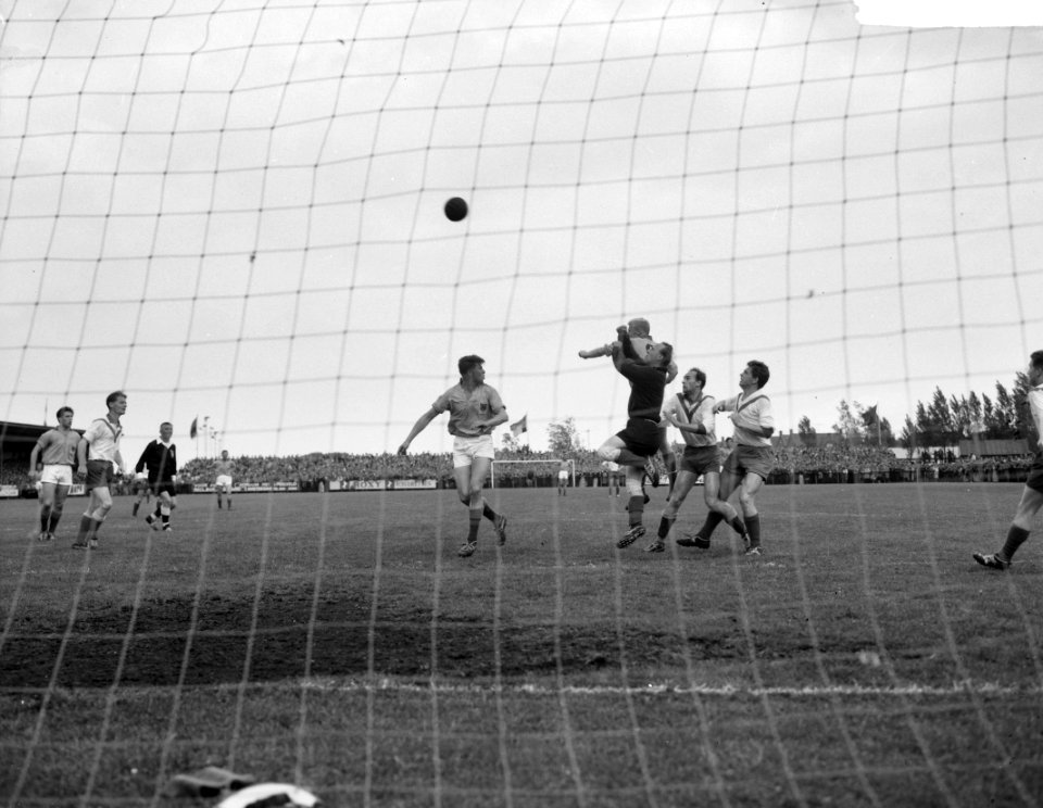 Helmondia tegen Volendam 0-7 Spelmoment, Bestanddeelnr 912-5845