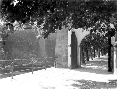Helsingør. Poort en hekwerk langs de slotgracht op de buitenste toegangsweg van , Bestanddeelnr 189-0583