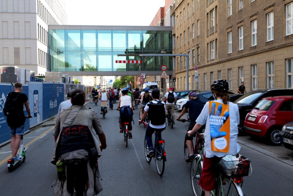 Healthcare protest Invalidenpark to SenGPG Berlin 2020-06-17 09