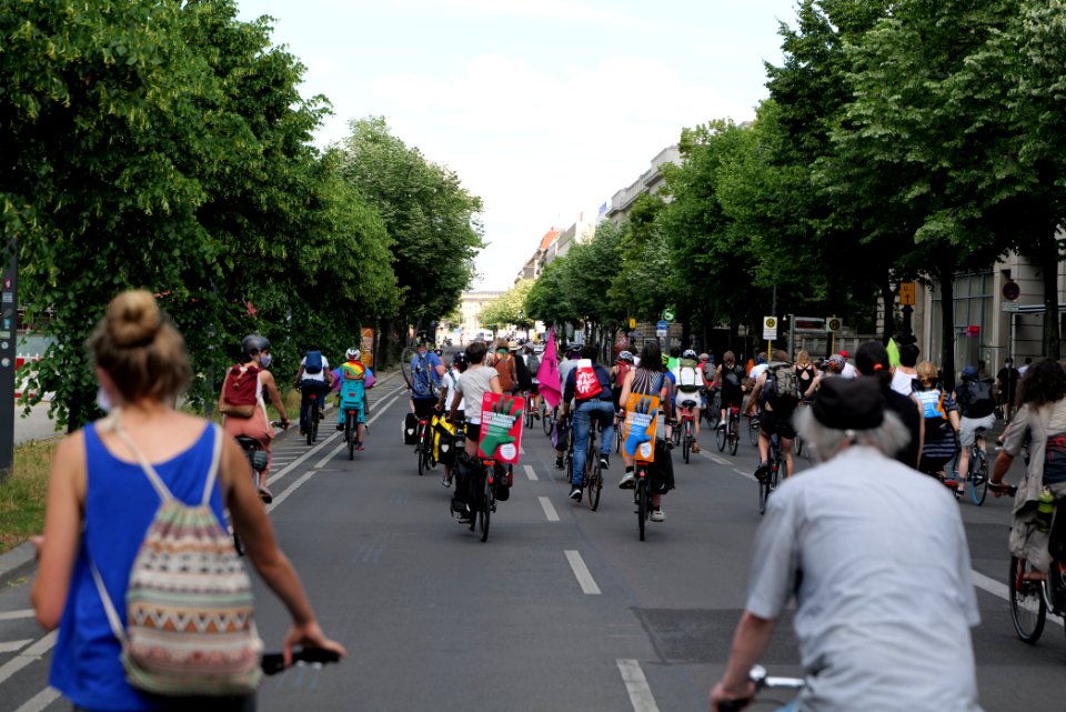 Healthcare protest Invalidenpark to SenGPG Berlin 2020-06-17 44
