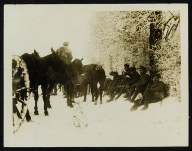 Heavy snow in France. Newfoundland Troops resting in the snow., Bestanddeelnr 158-1318