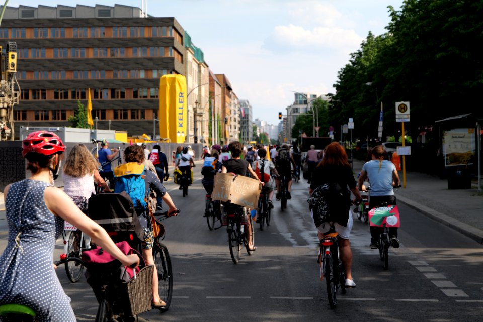 Healthcare protest Invalidenpark to SenGPG Berlin 2020-06-17 52