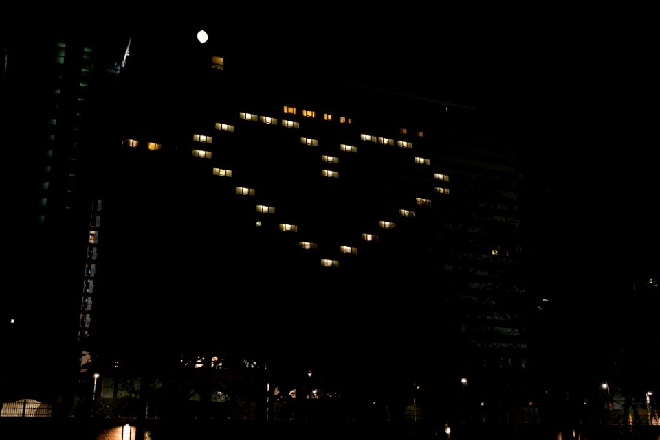 Heart lighted building Frankfurt am Main 2020-03-22 01