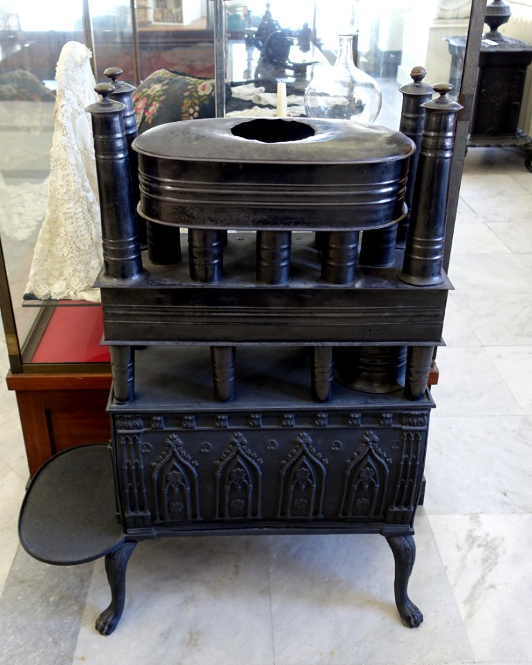 Heating stove, unidentified - Bennington Museum - Bennington, VT - DSC08585