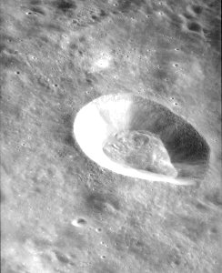 Hecateus L crater AS15-P-10032