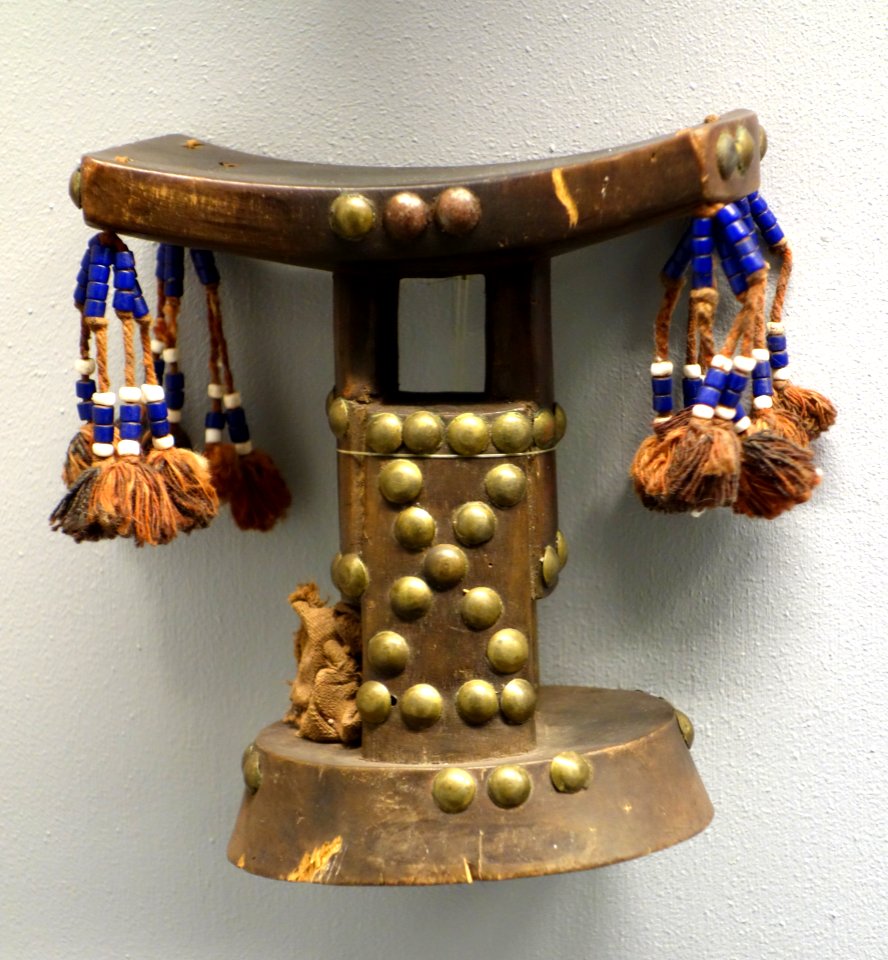 Headrest - Luba - Royal Museum for Central Africa - DSC06112