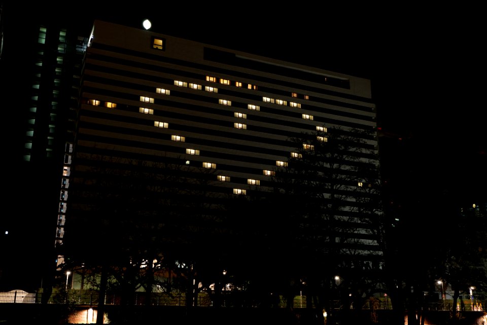 Heart lighted building Frankfurt am Main 2020-03-22 03