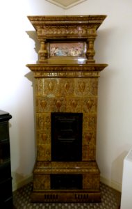 Heating stove, Jugendstil, Reinicke & Richau, Braunschweig, c. 1900 AD, cast iron, ceramic tiles, brass - Braunschweigisches Landesmuseum - DSC04818