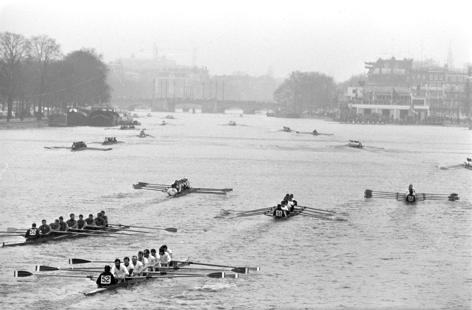 Head of the River op de Amstel overzicht tussen Berlag brug en Ceintuurbaan brug, Bestanddeelnr 922-2478