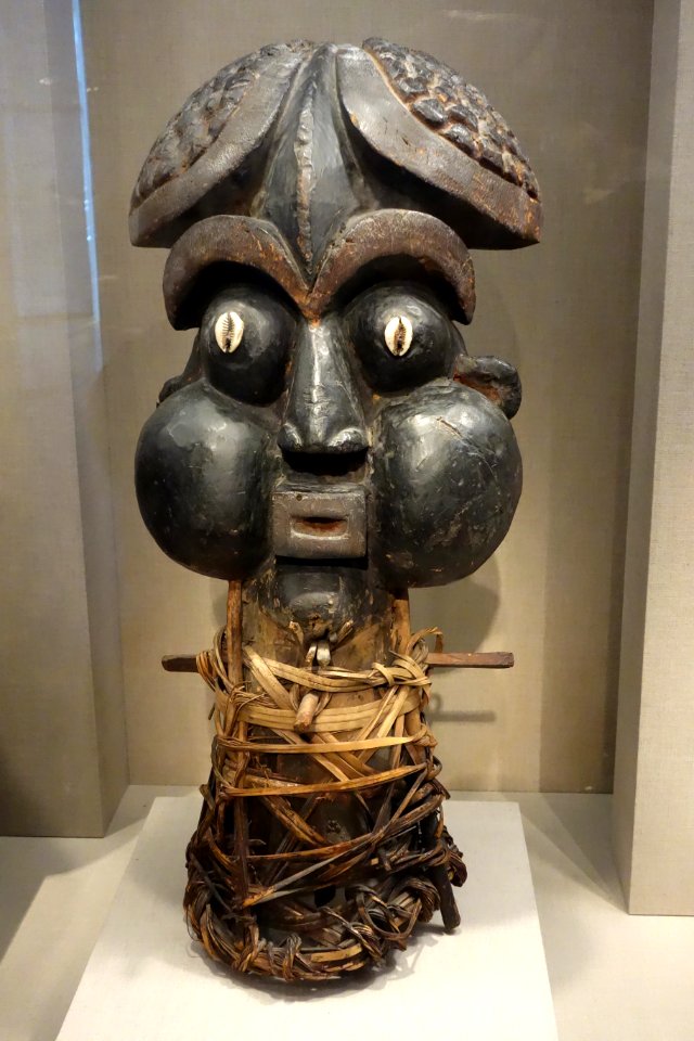 Headdress (tungunga), Cameroon, Bamoun people, 19th-20th century, wood, rattan, cowry shells - De Young Museum - DSC01065