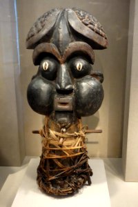 Headdress (tungunga), Cameroon, Bamoun people, 19th-20th century, wood, rattan, cowry shells - De Young Museum - DSC01065