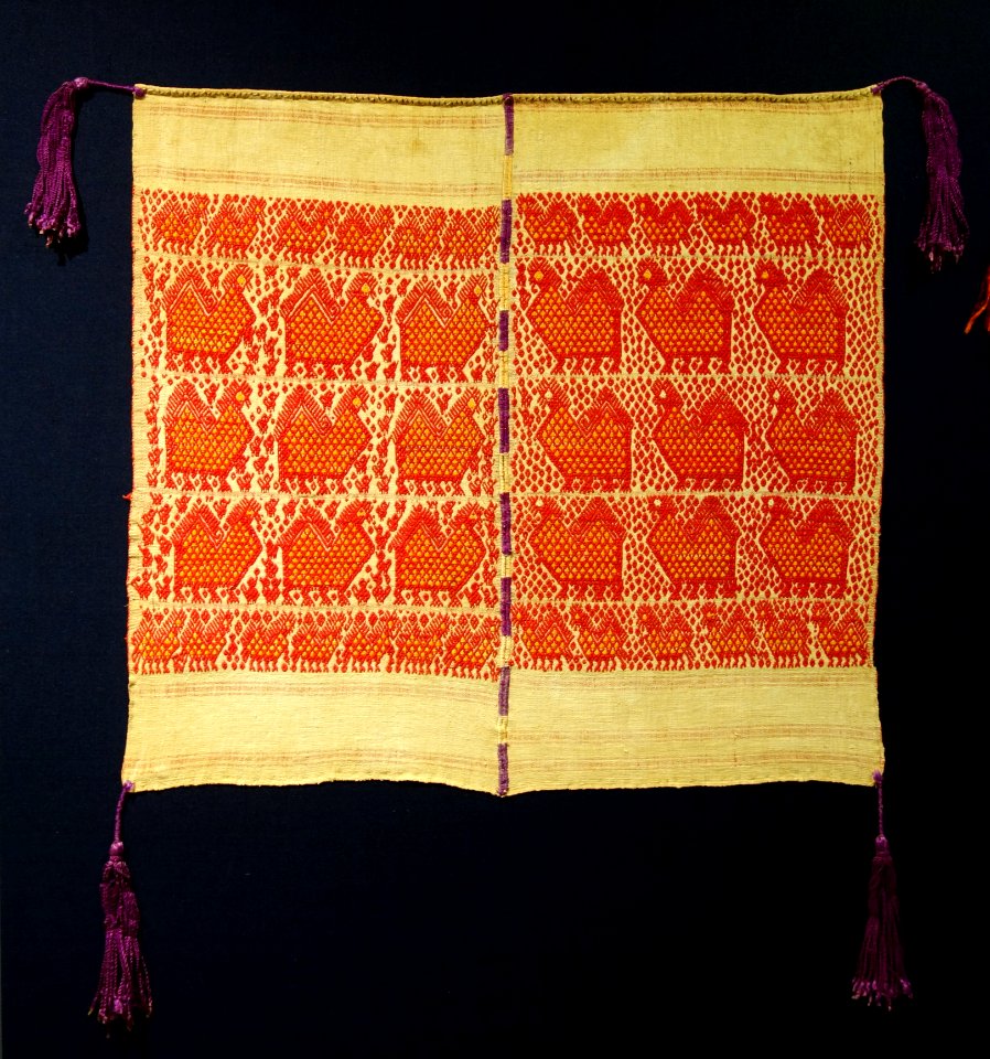 Headcloth, su't, K'iche' Maya, Chichicastenango, 1900-1910, cotton and silk - Textile Museum of Canada - DSC01331
