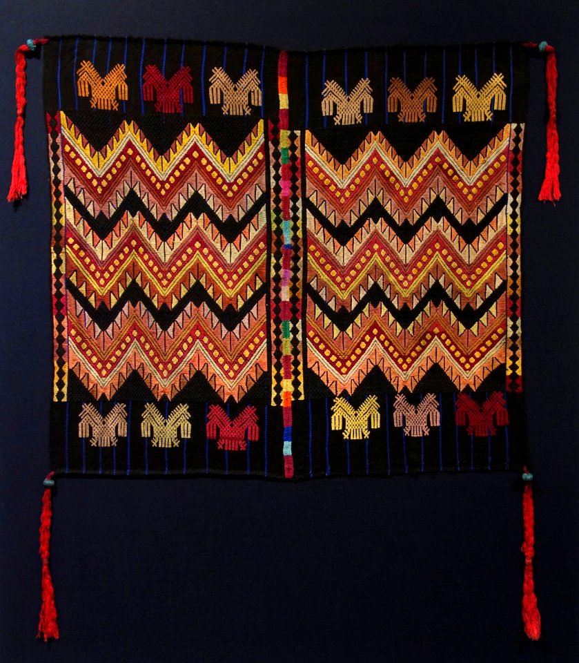 Headcloth, su't, K'iche' Maya, Chichicastenango, mid 20th century, cotton - Textile Museum of Canada - DSC01092