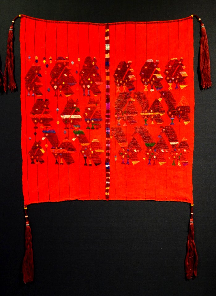 Headcloth, su't, K'iche' Maya, Chichicastenango, 1920-1930, cotton, silk, wool - Textile Museum of Canada - DSC01337
