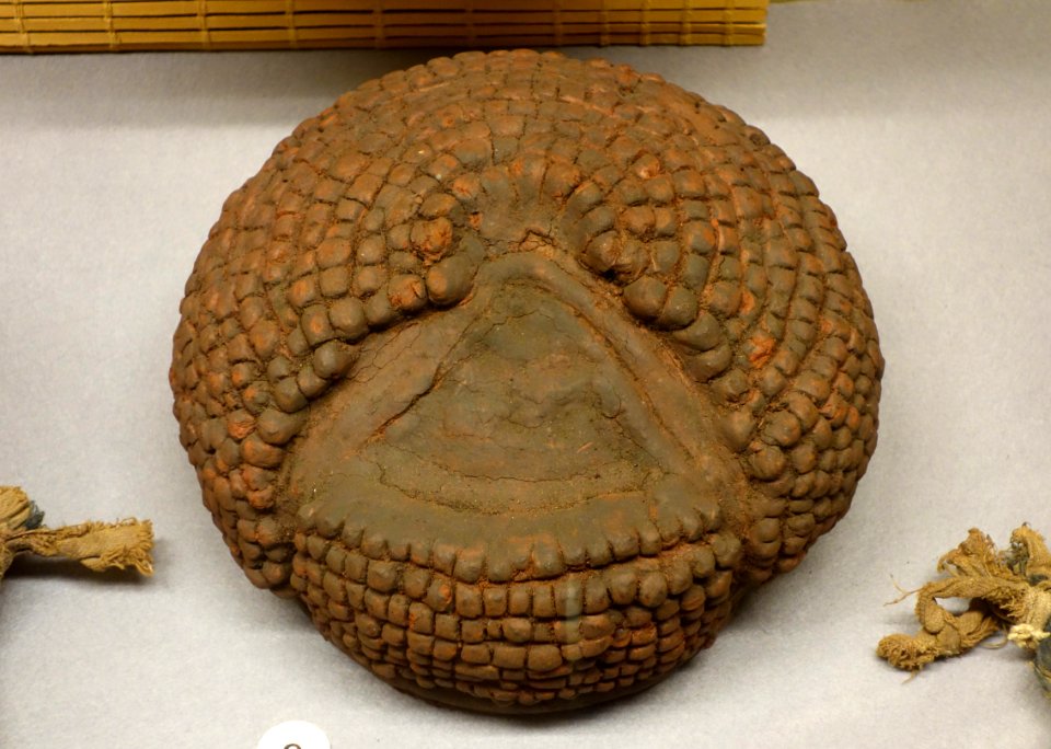 Headpiece for female dancer (uyembi), fiber, clay, and rice hull - Lwena-Chokwe - Royal Museum for Central Africa - DSC05838