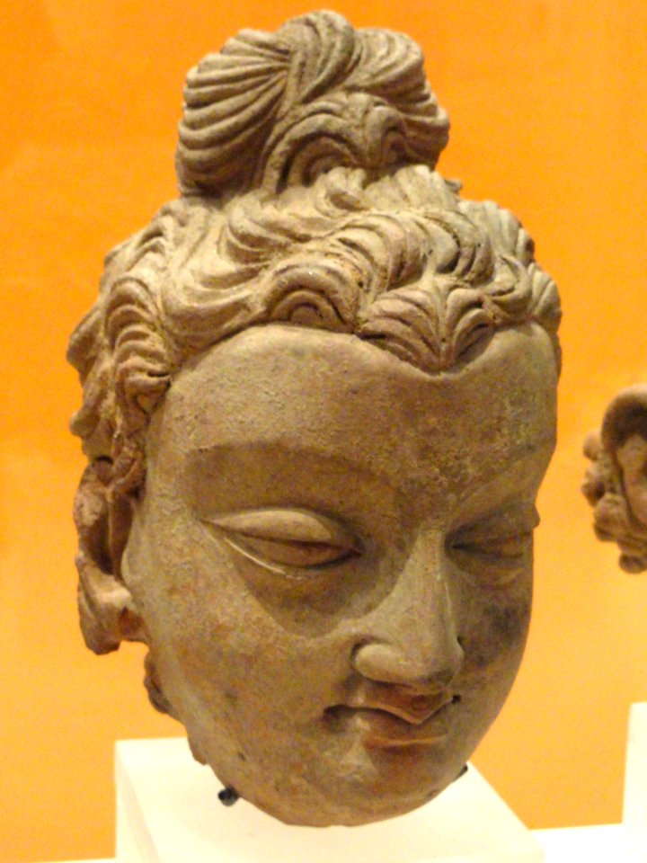 Head of the Buddha, Gandhara (probably Attock or Taxila), Pakistan, Kushan Period, 3rd-5th century - Royal Ontario Museum - DSC09691