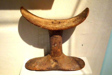 Headrest, Egypt, Middle Kingdom, 2055-1650 BC, wood - Albany Institute of History and Art - DSC08205