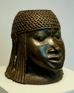 Head of an Oba (king), Edo (Nigeria), court of Benin, 16th century AD, mixed copper alloy - Fogg Museum - Harvard University - DSC01862
