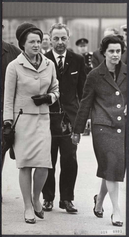 Hedenochtend is prinses Irene van Schiphol naar Parijs vertrokken om zich daar b, Bestanddeelnr 018-0803