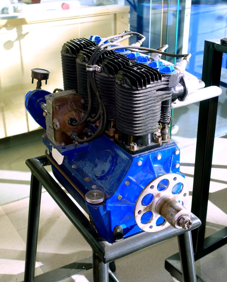 Heath-Henderson B-4 engine - Evergreen Aviation & Space Museum - McMinnville, Oregon - DSC00490
