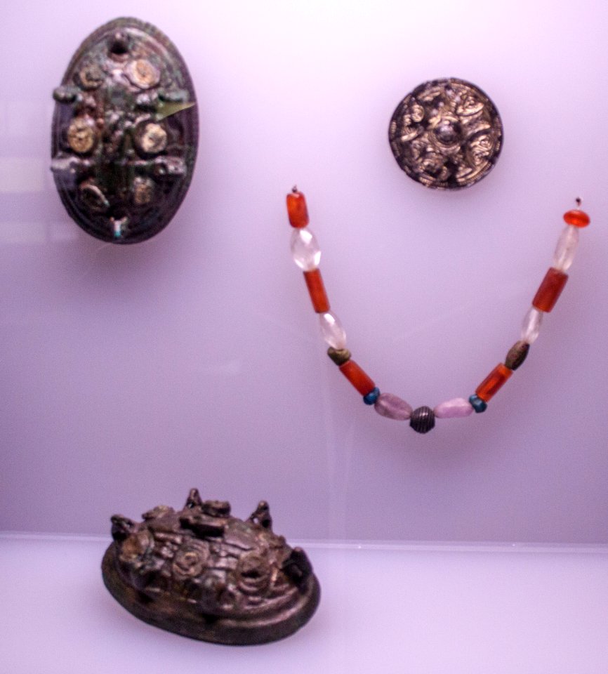 Hedeby Museum, findings from tomb No 77