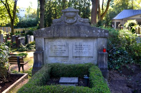 Heddernheim, Friedhof, Grab D 41-42 Wenzel