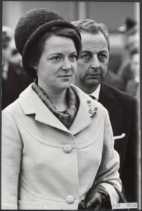 Hedenochtend is prinses Irene van Schiphol naar Parijs vertrokken om zich daar b, Bestanddeelnr 018-0826